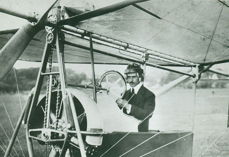 Румынский пилот-инженер Аурел Влайку построил точный, простой в управлении самолёт в 1912 году