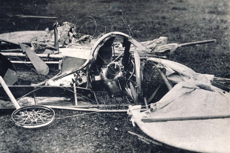 Разбившийся самолёт Аурела Влайку. Лётчик пытался первым перелететь через Карпаты 