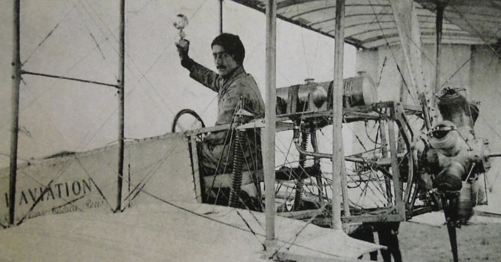 Французский лётчик Луи Полан выиграл авиационный приз Daily Mail за первый рейс между Лондоном и Манчестером в 1910 году