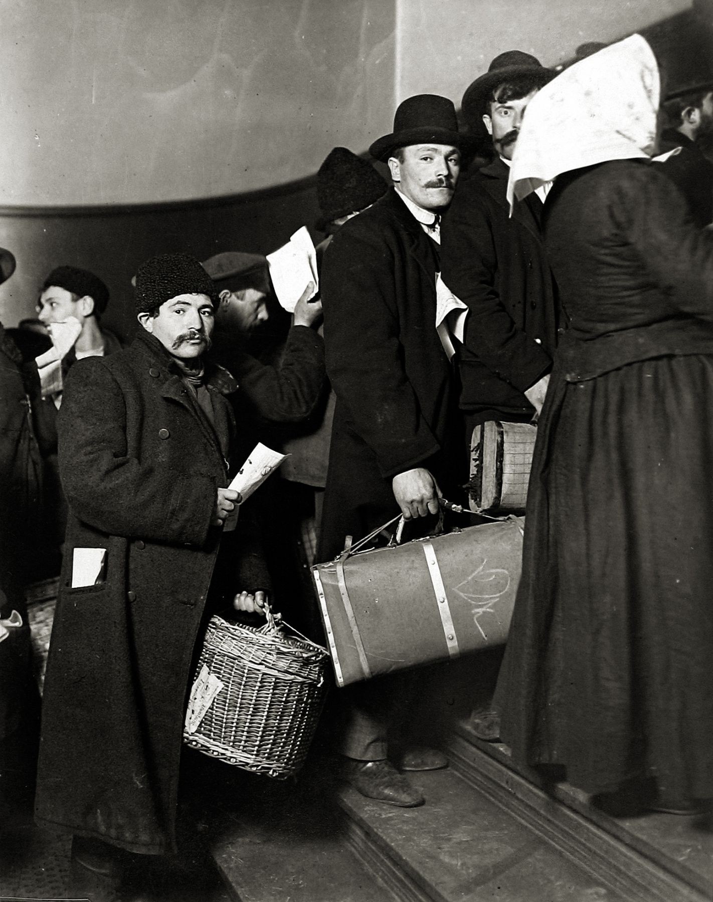 Прибывшие в Америку, 1905. Фотограф Льюис Хайн