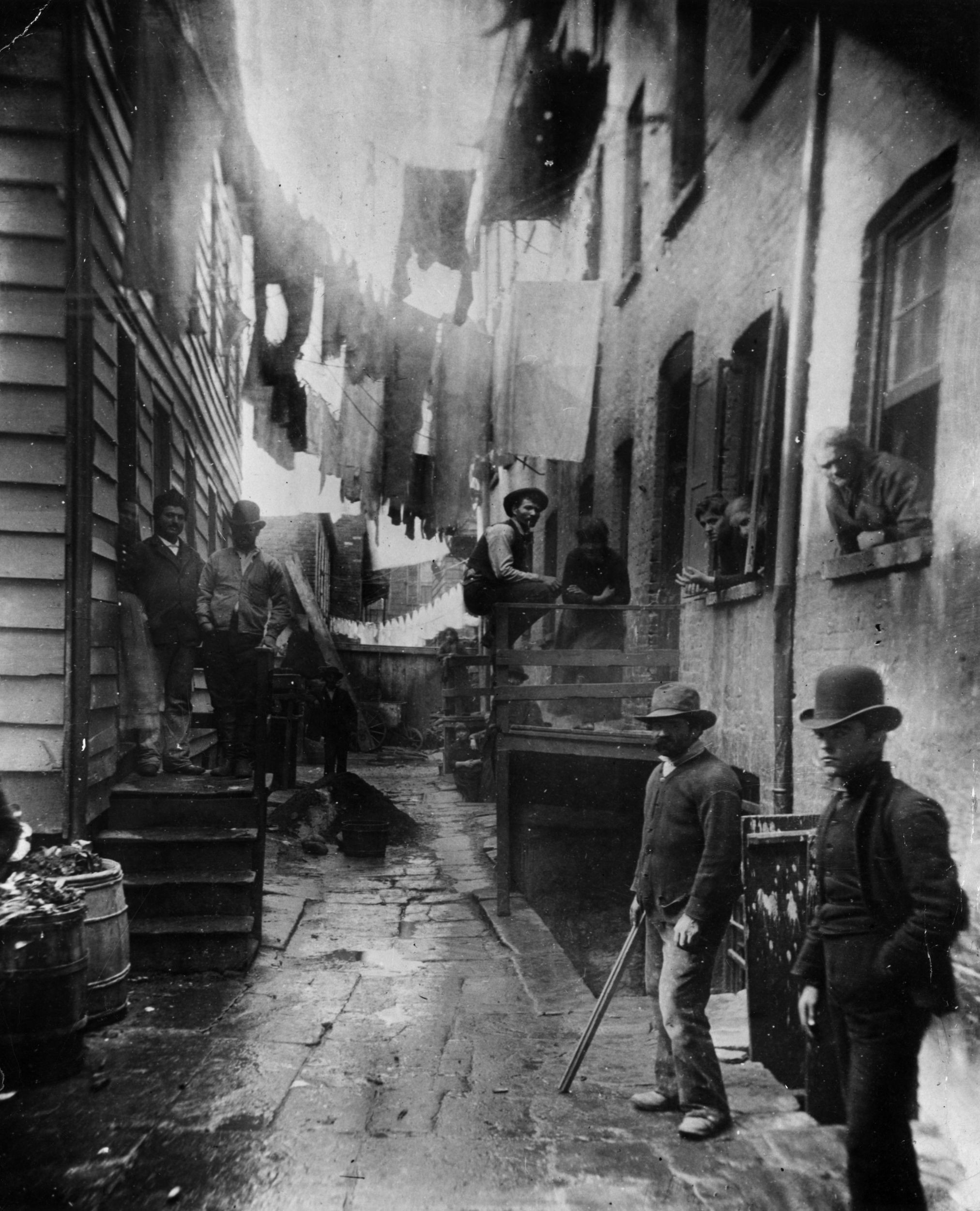 Бандитский ночлег. Трущобы Нью-Йорка, 1888. Фотограф Якоб Риис