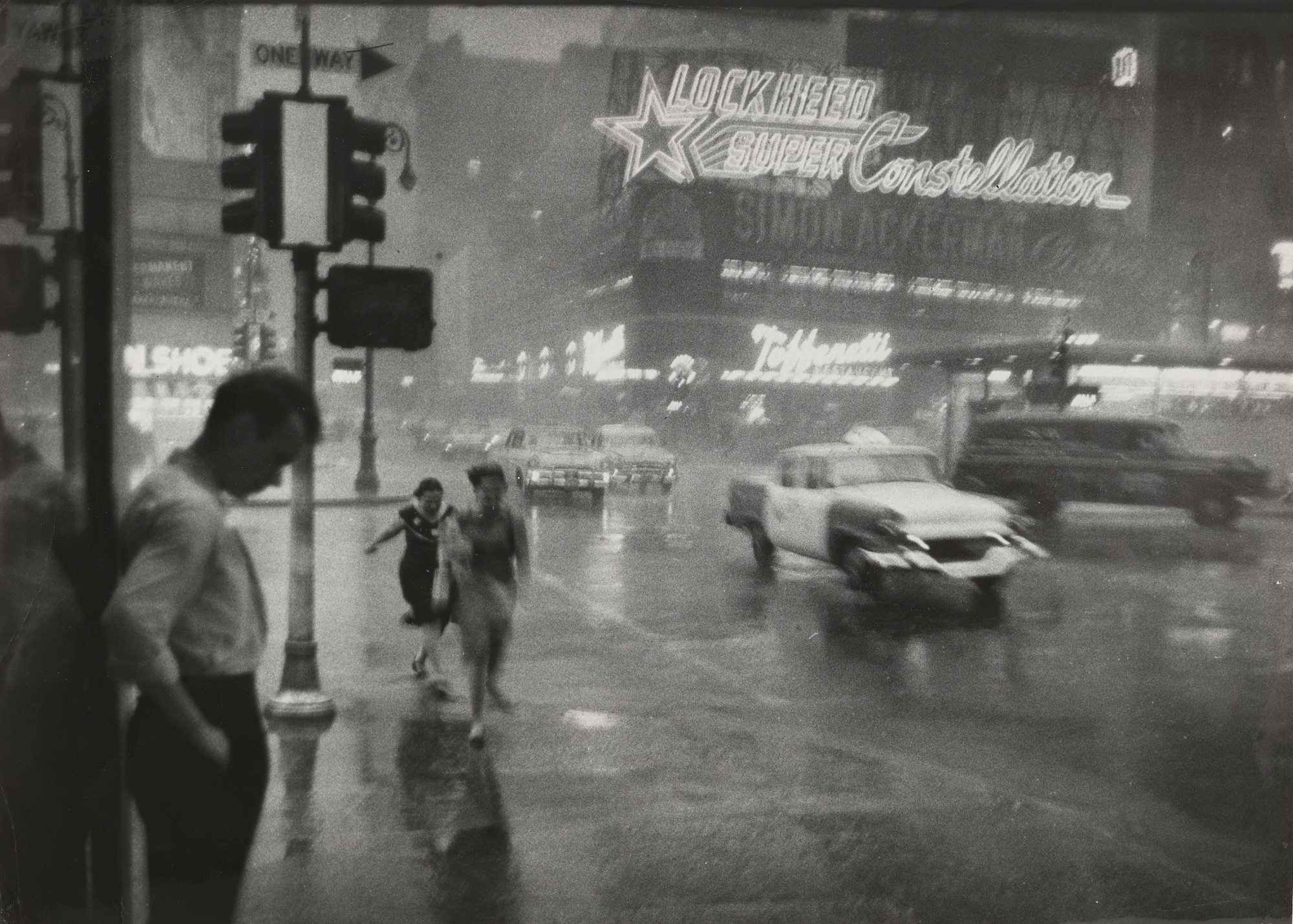 На углу Бродвея и 43-й улицы, 1959. Фотограф Карл Т. Госсетт-младший