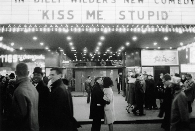 «Kiss Me, Stupid». Нью-Йорк, 1965. Фотограф Джоэл Мейеровиц