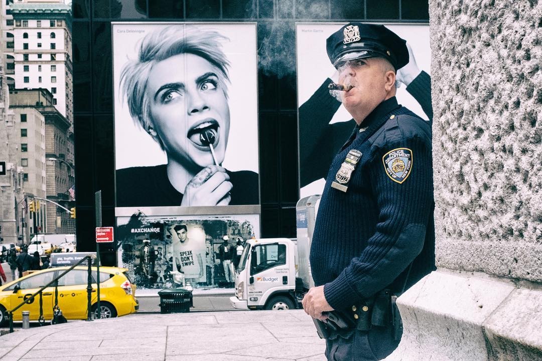 Уличный полицейский. Нью-Йорк, 2017. Фотограф Ронен Берка