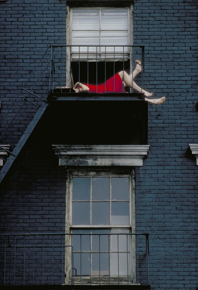 «В красном платье». Нью-Йорк, 1966. Фотограф Джоэл Мейеровиц