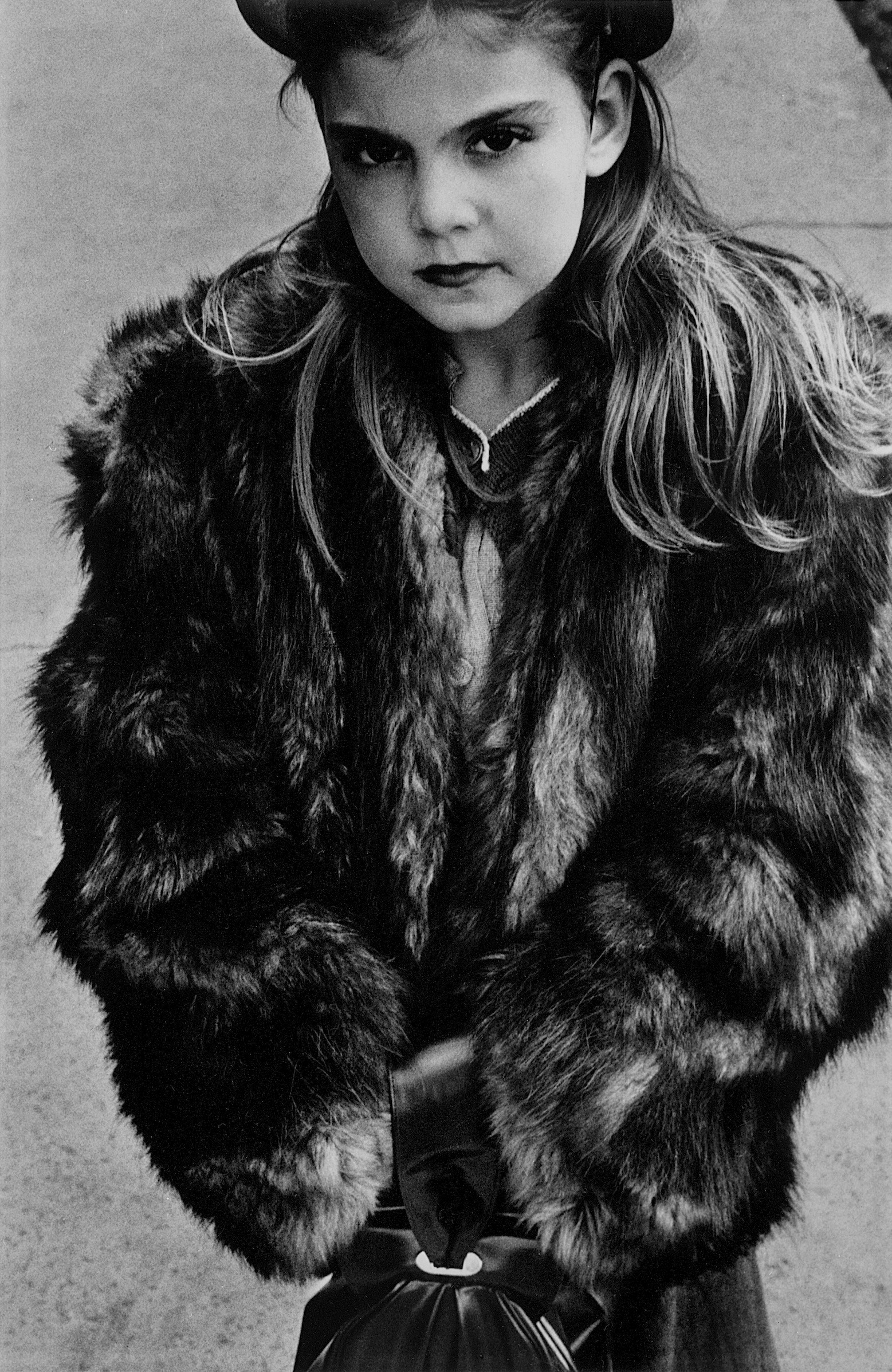 Девушка в шубе, 1950. Фотограф Гарольд Файнштейн 