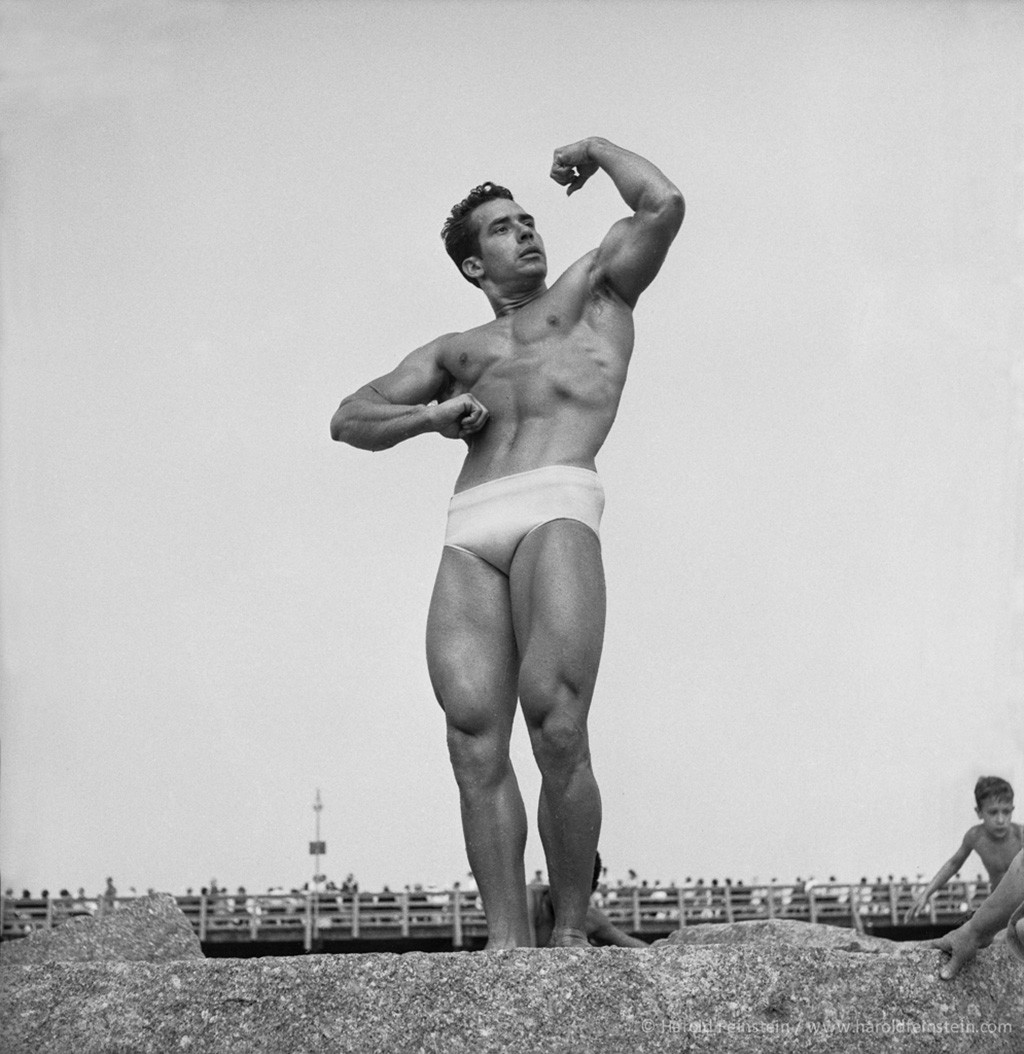 Культурист, 1950. Фотограф Гарольд Файнштейн 