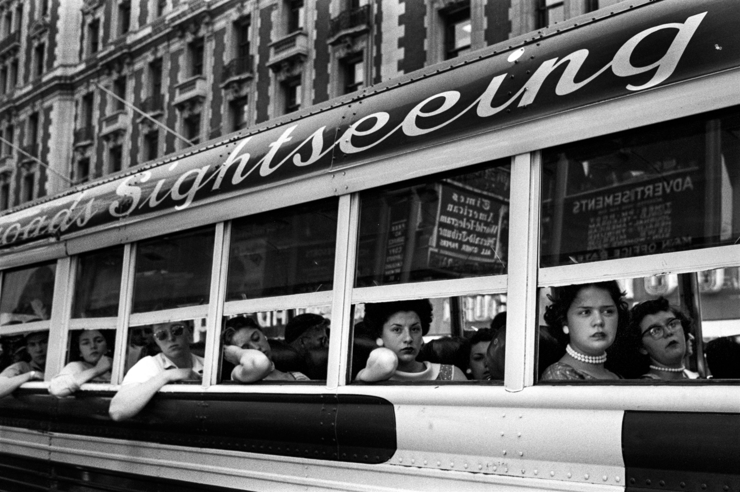 Экскурсионный автобус, Нью-Йорк, 1956. Фотограф Гарольд Файнштейн