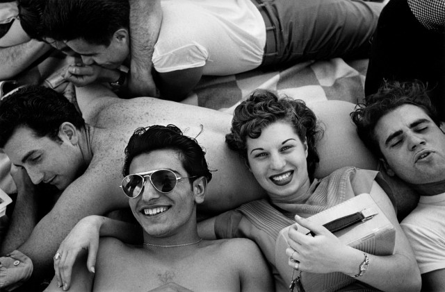 Подростки Кони-Айленда, 1949. Фотограф Гарольд Файнштейн 