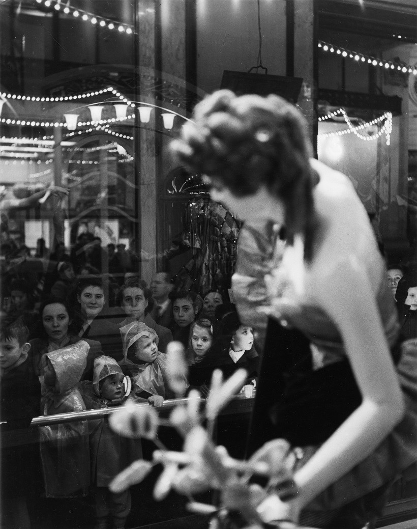 Витрина магазина, Париж, 1951. Фотограф Сабина Вайс