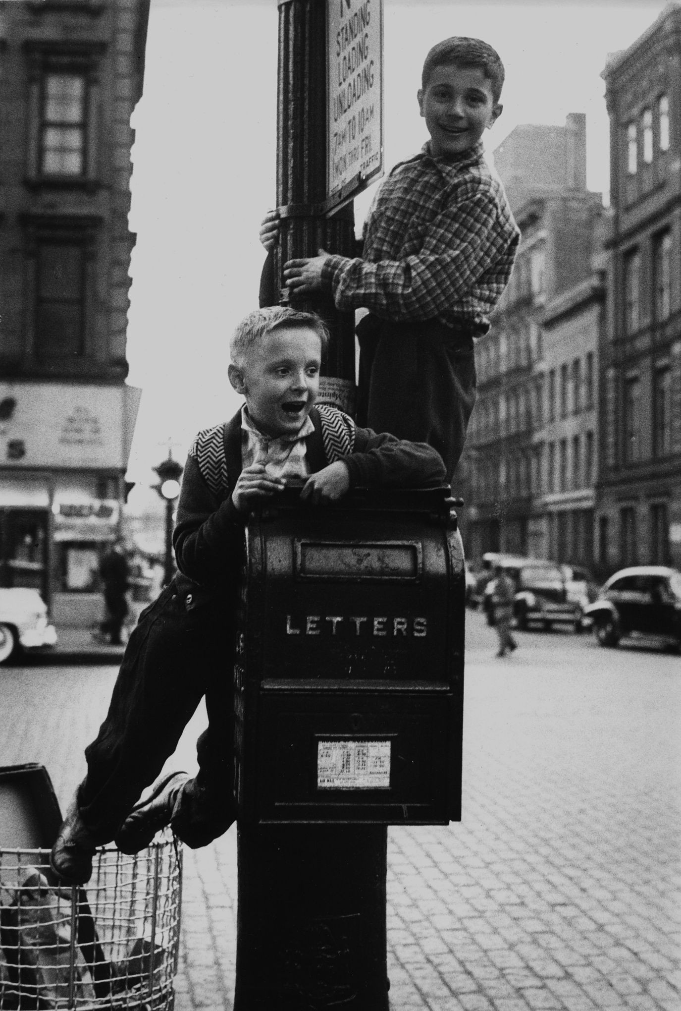 Дети на углу, Нью-Йорк, 1955. Фотограф Сабина Вайс