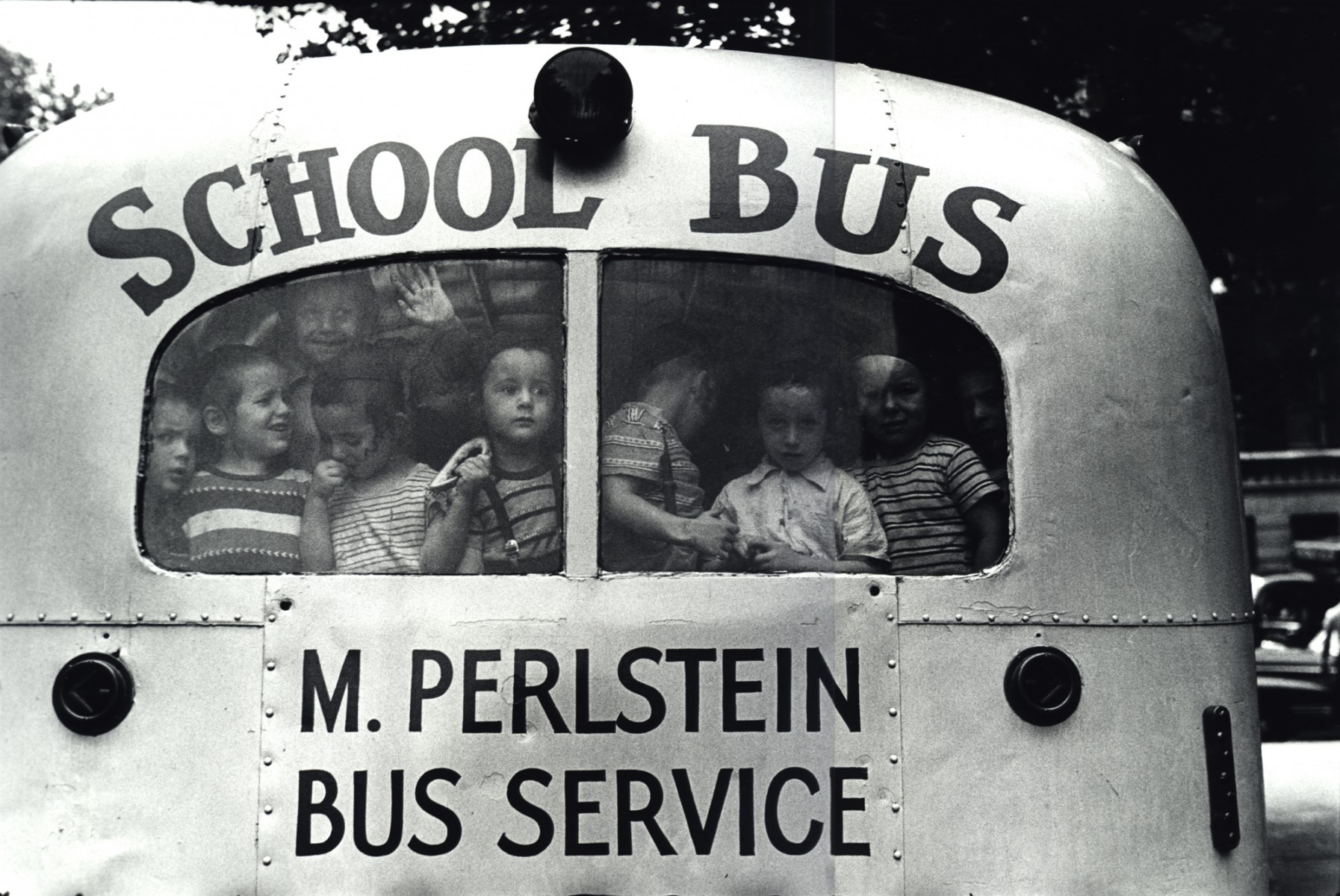 Школьный автобус для хасидов, Бруклин, Нью-Йорк, 1954. Фотограф Леонард Фрид
