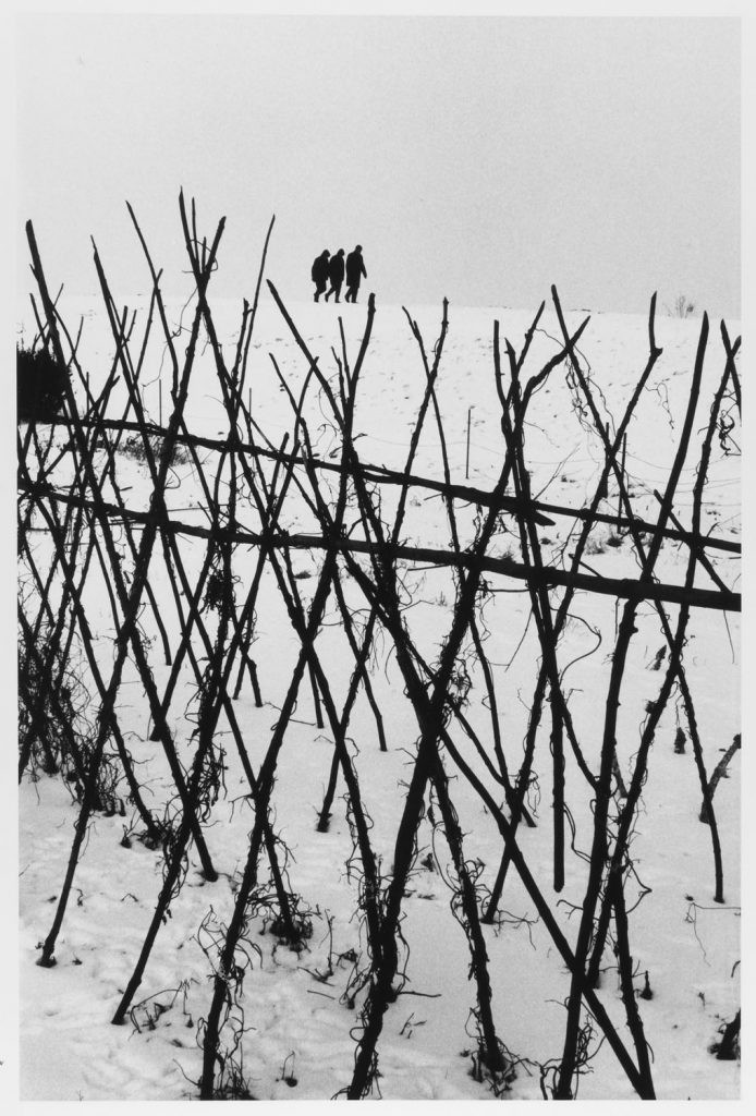 Три фигуры на горизонте, Голландия, 1964. Фотограф Леонард Фрид