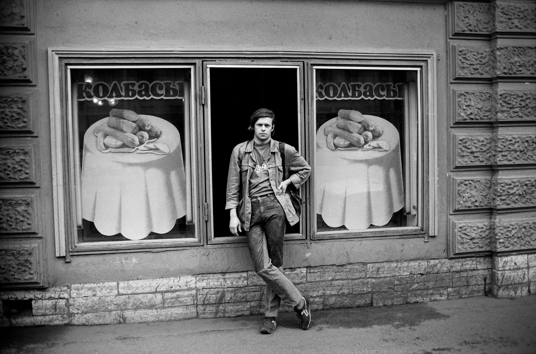 Колбасы. Борис Гребенщиков, Ленинград, 1986. Фотограф Игорь Мухин