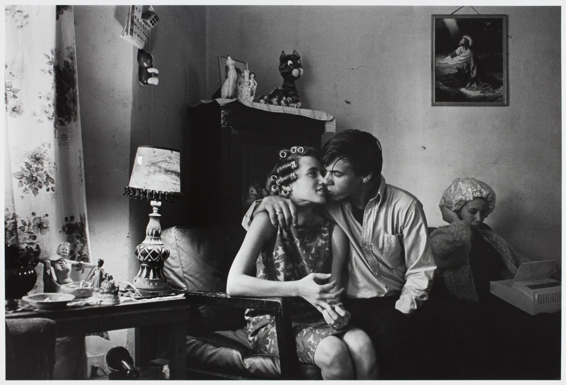 В квартире Кэти, Чикаго, 1942. Фотограф Дэнни Лайон