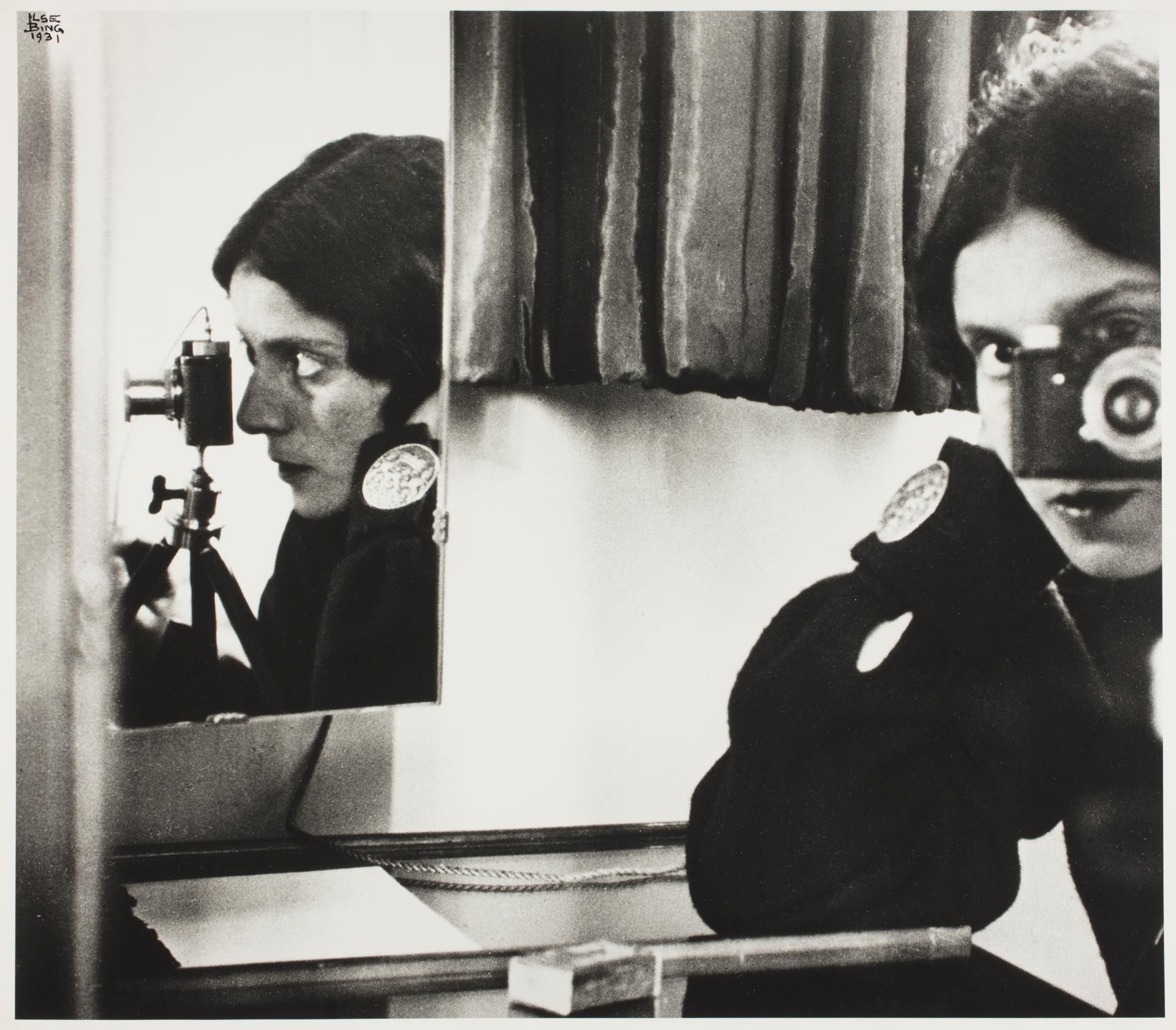 Автопортрет с Leica, 1931. Фотограф Ильза Бинг