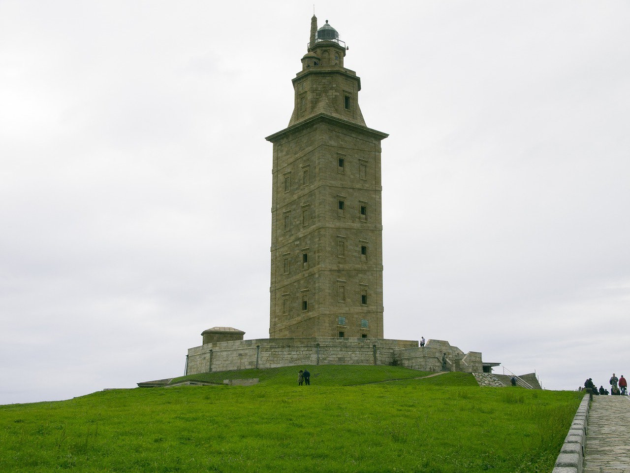 Римская башня Геркулеса – старейший в мире маяк. Находится у входа в гавань Ла-Корунья в Галисии, Испания. Возведён предположительно во второй половине 1-го века. Фото needpix.com