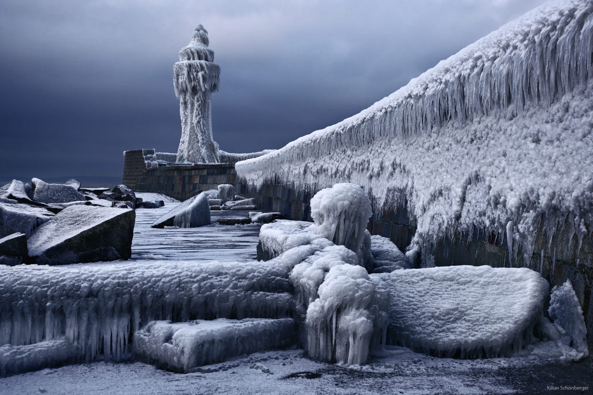 Замороженное царство. Маяк на Балтийском море, Германия. Фотограф Килиан Шёнбергер