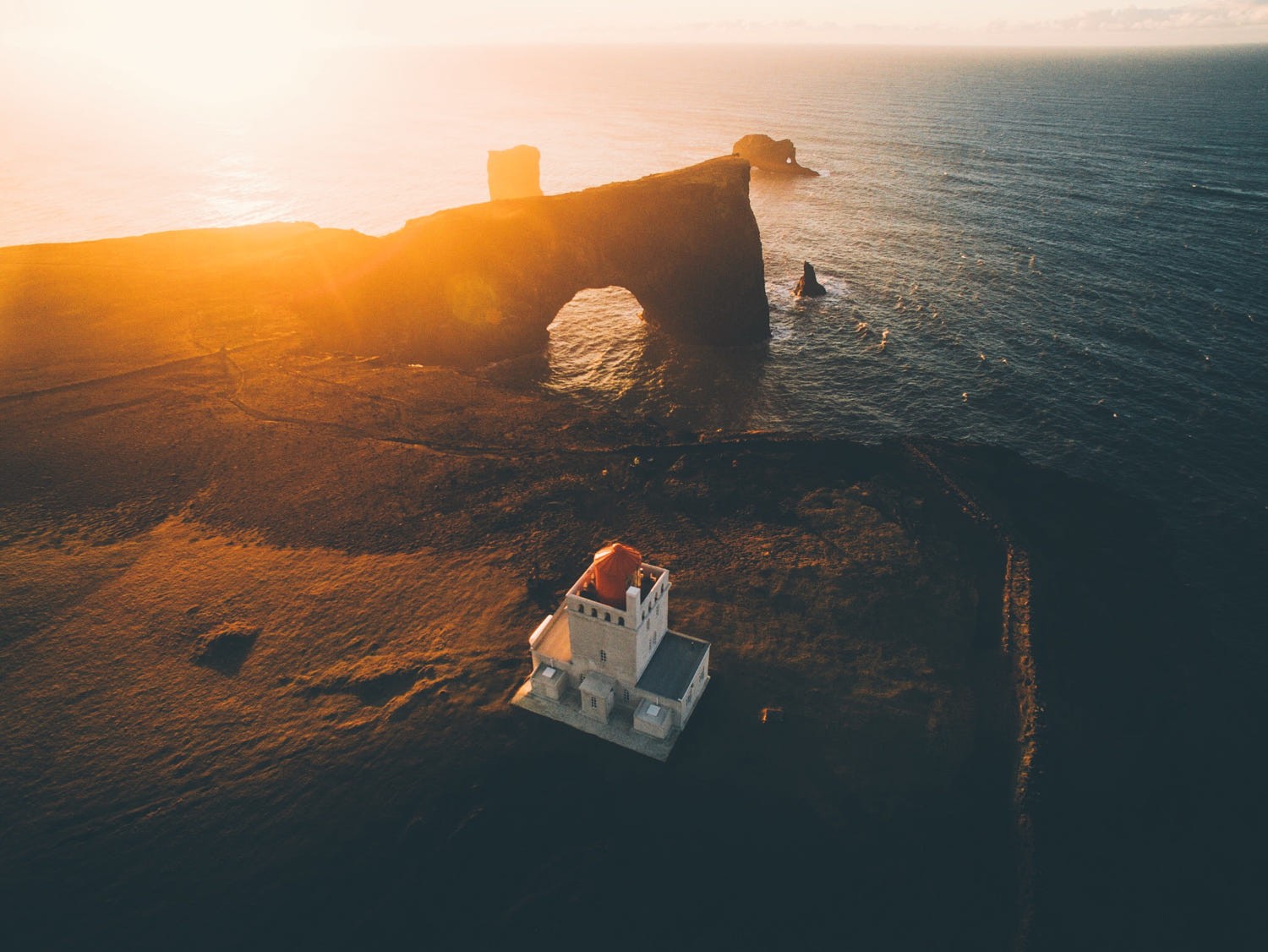 Рассвет над маяком. Фотограф Даниэль Кассон