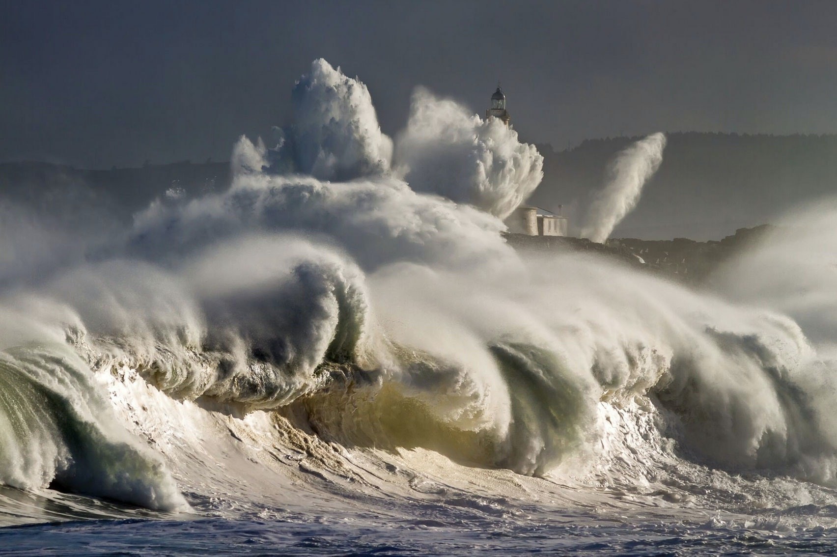 Шторм на атлантическом побережье. Эль-Сардинеро, Испания. Фотограф Окар Мартинес