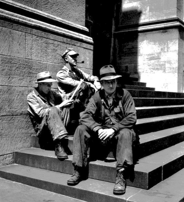 Перерыв на обед, Нью-Йорк, 1947. Фотограф Фред Стайн