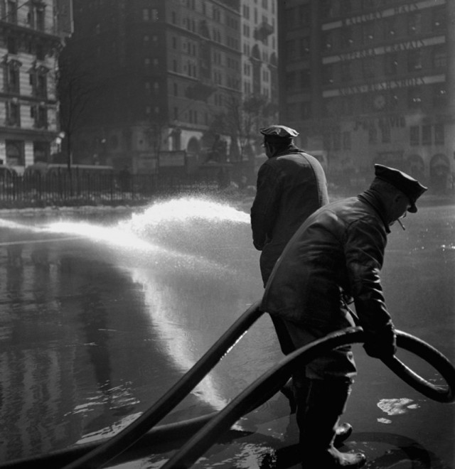 Мойщики улиц, Нью-Йорк, 1947. Фотограф Фред Стайн