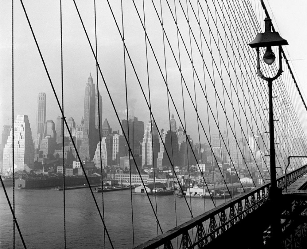 Манхэттен через Бруклинский мост, Нью-Йорк, 1948. Фотограф Фред Стайн