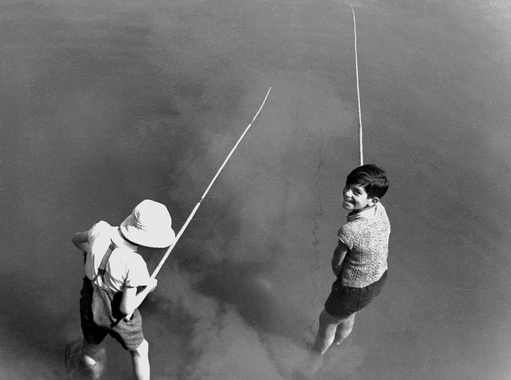 Мальчики на рыбалке, Париж, 1936. Фотограф Фред Стайн