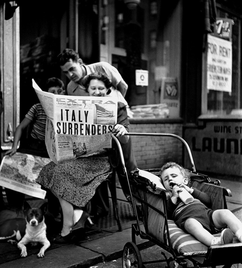 Италия капитулирует, Нью-Йорк, 1943. Фотограф Фред Стайн