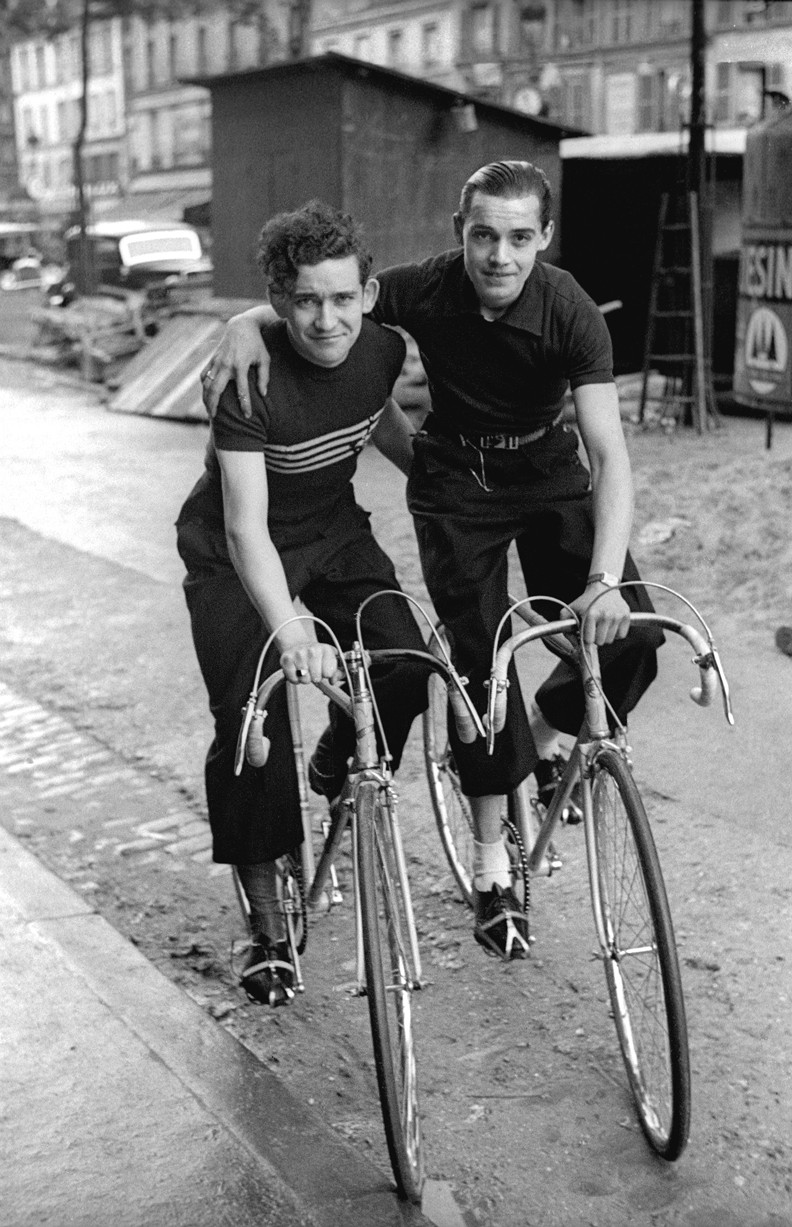 Велосипедисты, Париж, 1937. Фотограф Фред Стайн