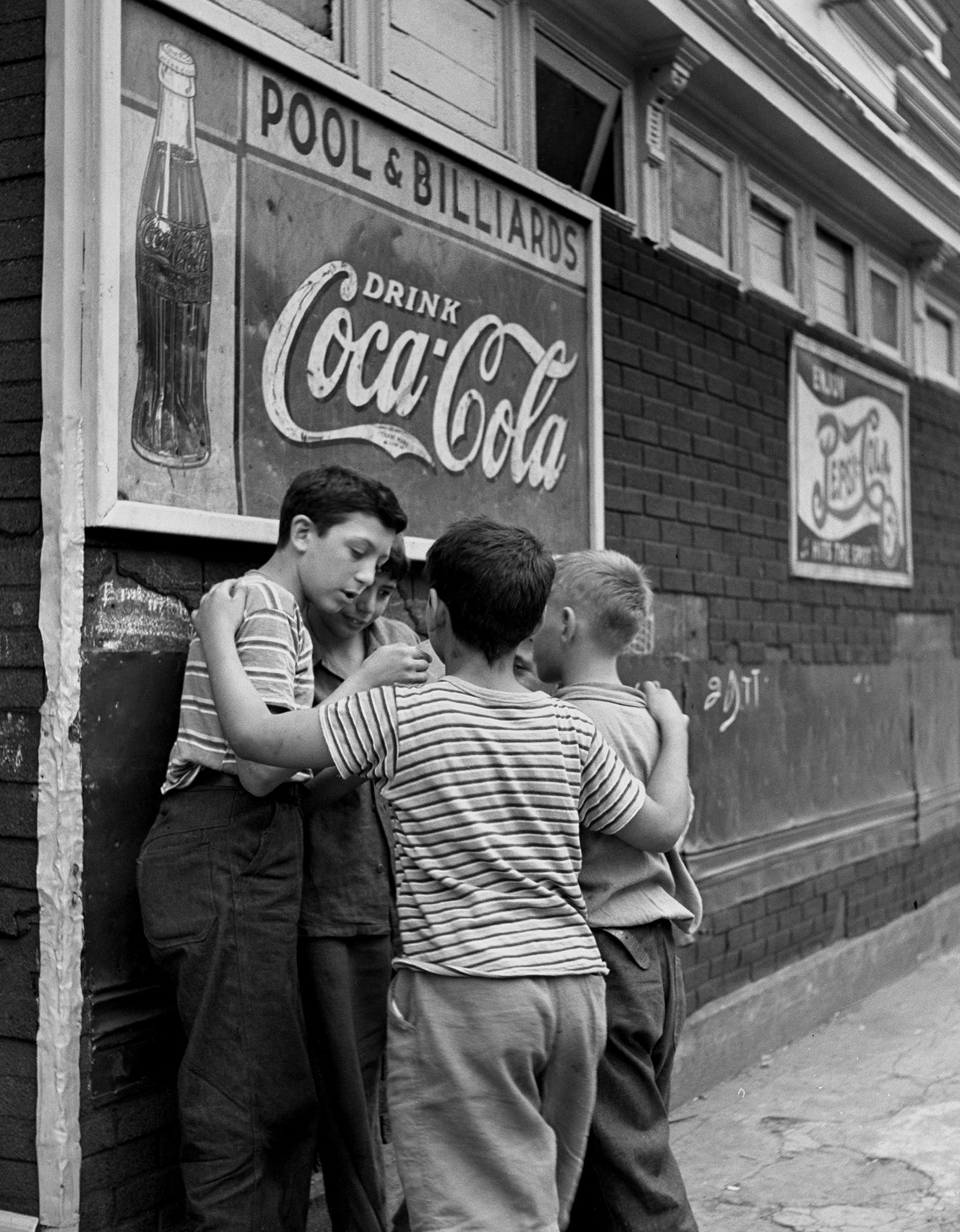 Бруклинские парни, Нью-Йорк, 1946. Фотограф Фред Стайн