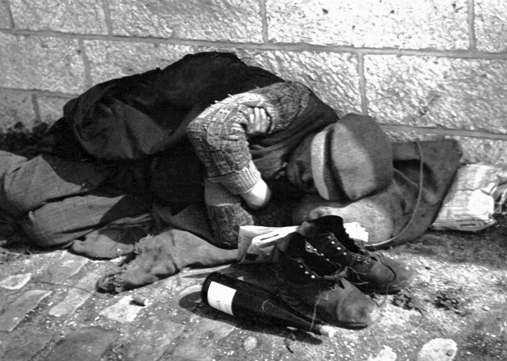 Бездомный, Париж, 1935. Фотограф Фред Стайн