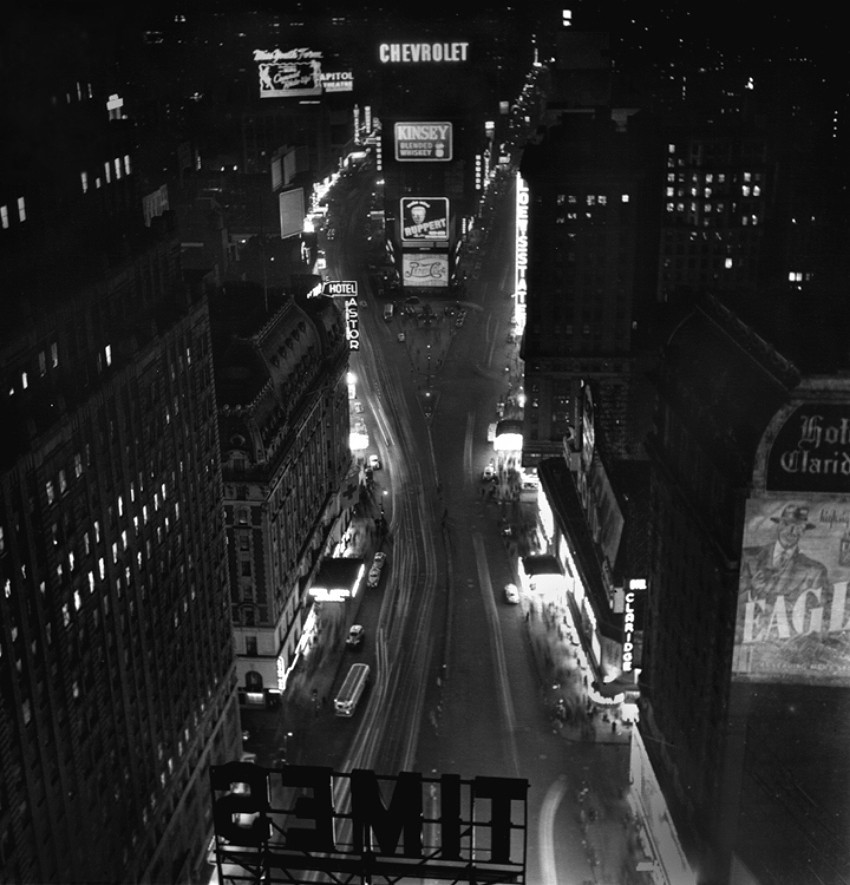 Ночь на Таймс-сквер, Нью-Йорк, 1947. Фотограф Фред Стайн