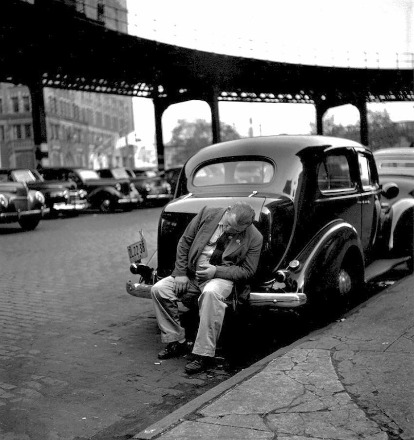 Человек на бампере, Нью-Йорк, 1949. Фотограф Фред Стайн