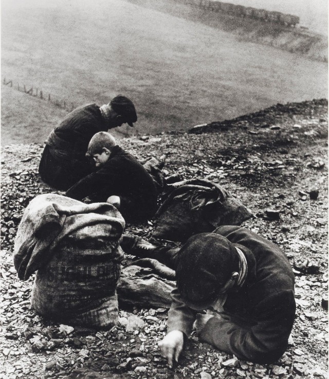 Собиратели угля, около 1936-1937. Фотограф Билл Брандт