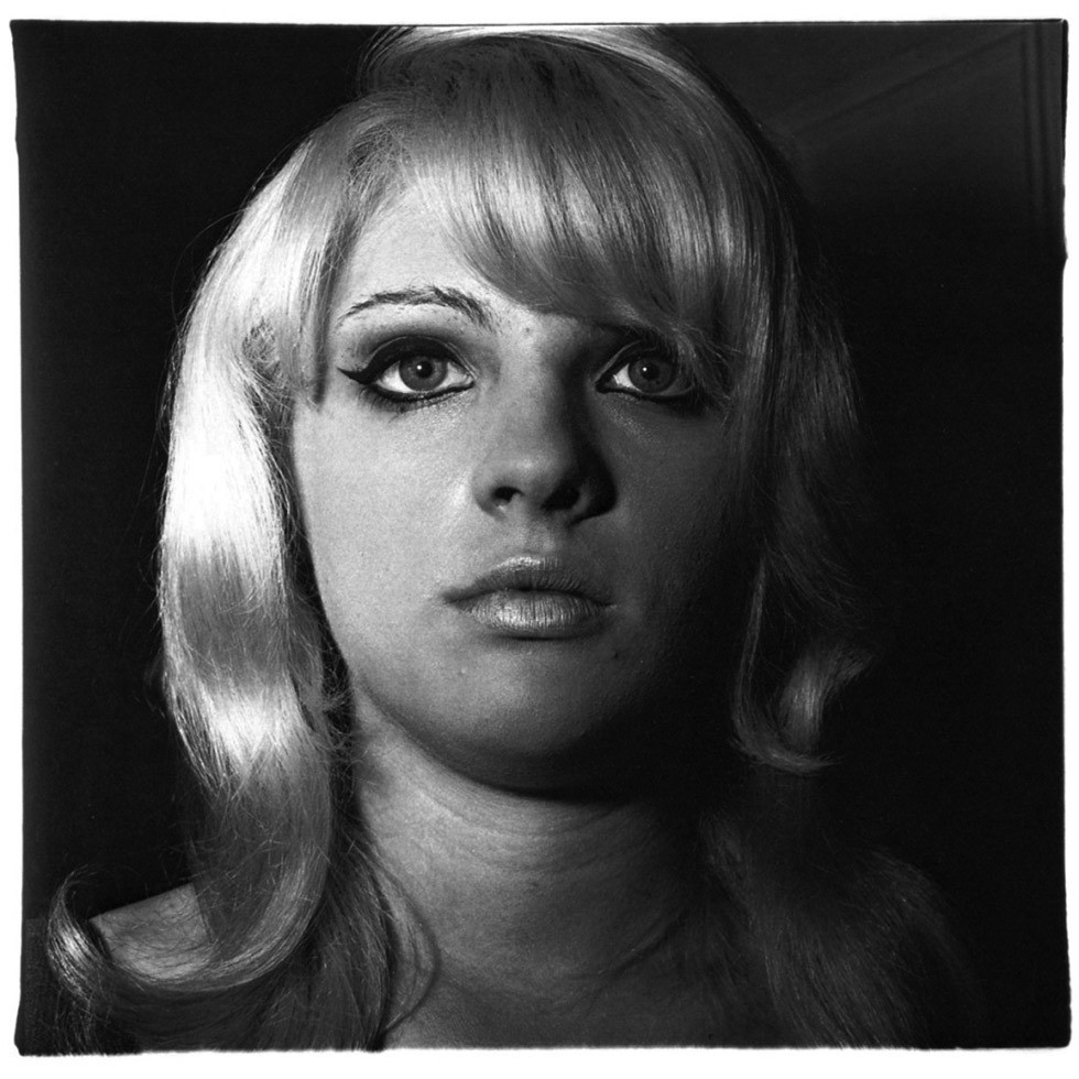 Блондинка с блестящей помадой, Нью-Йорк, 1967. Фотограф Диана Арбус
