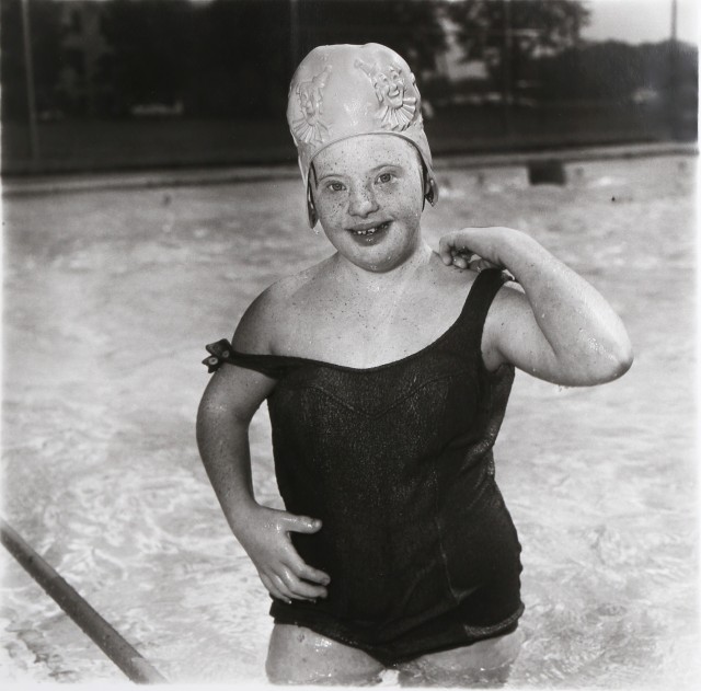 Девочка в плавательной шапочке, 1990. Фотограф Диана Арбус