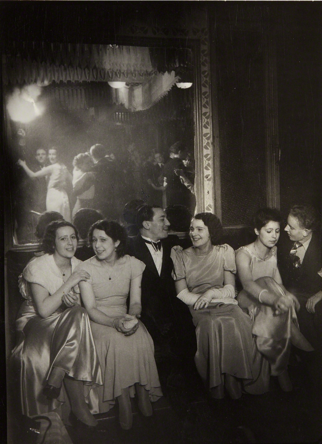 Вечер в Шартре, 1933-1934. Фотограф Брассаи