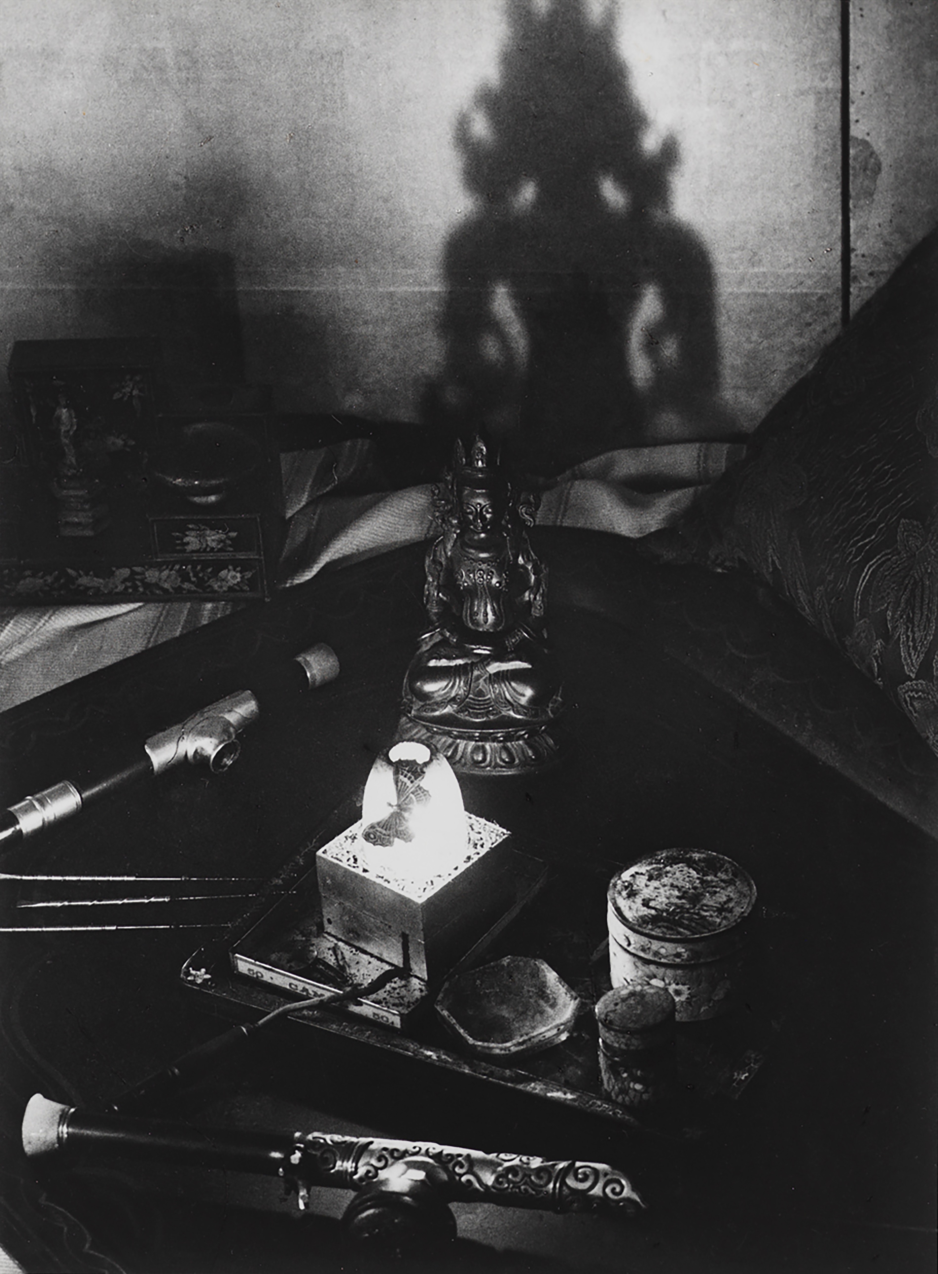 Натюрморт, опиумный притон, авеню Боске, около 1931. Фотограф Брассаи