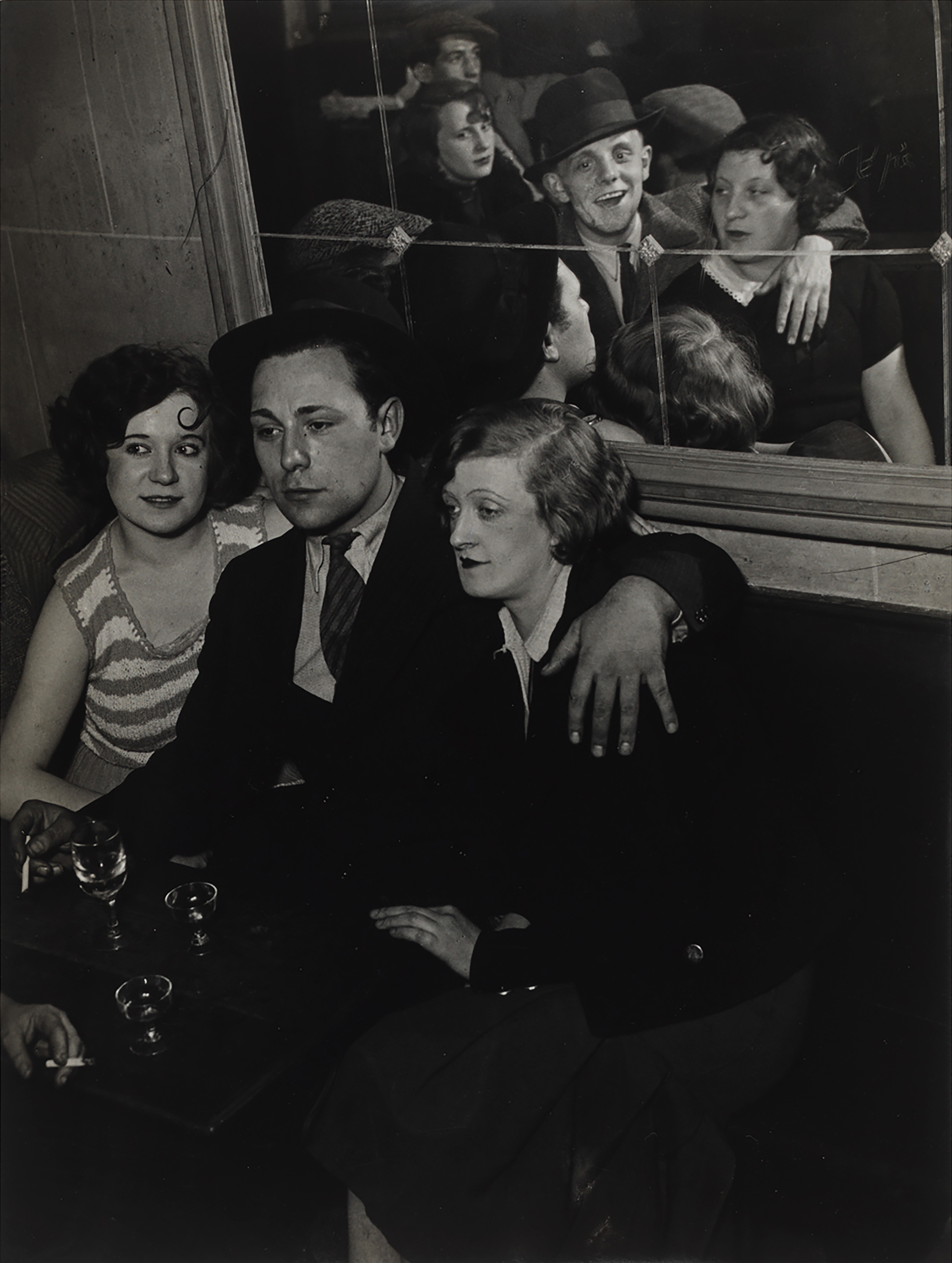 Счастливая группа в баре Четыре сезона, 1932. Фотограф Брассаи