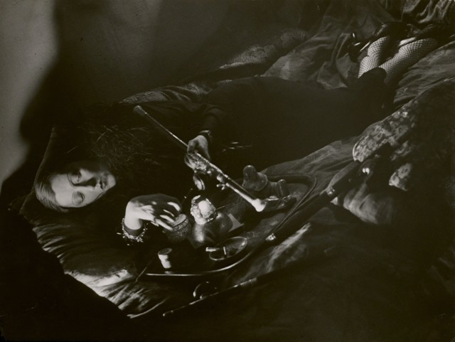 Опиоманка, 1931. Фотограф Брассаи