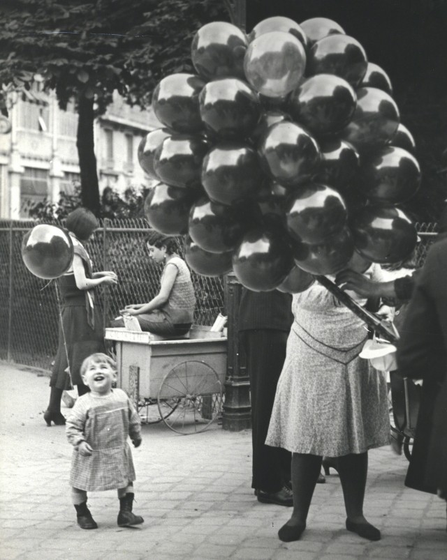Первый шар, Париж, 1931-1932. Фотограф Брассаи