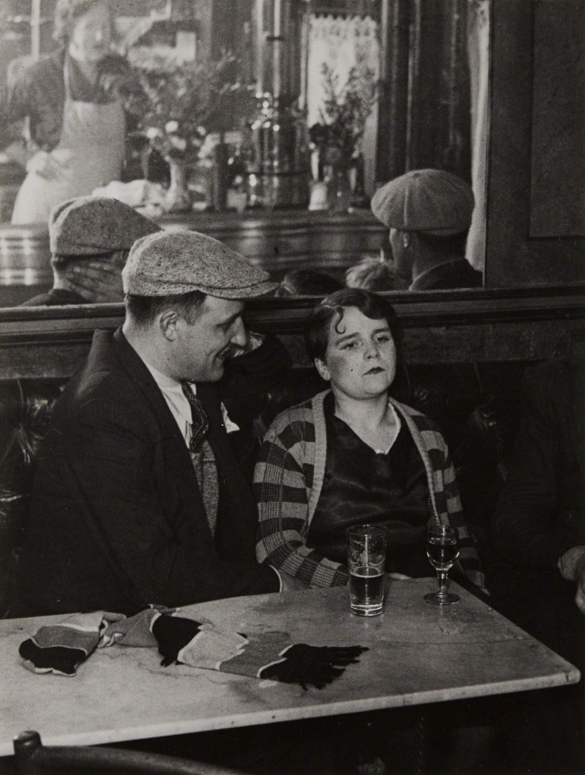 Пара в бистро, 1931. Фотограф Брассаи