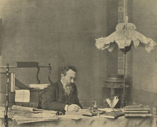 Николай Андреевич Римский-Корсаков в своём кабинете, 1908. Фотограф Елена Мрозовская