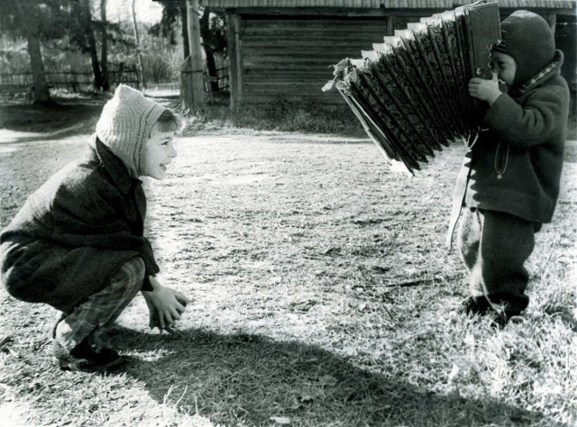 Левушка Поленов снимается у приятеля. Поленово, 1965. Фотограф Ирина Стин