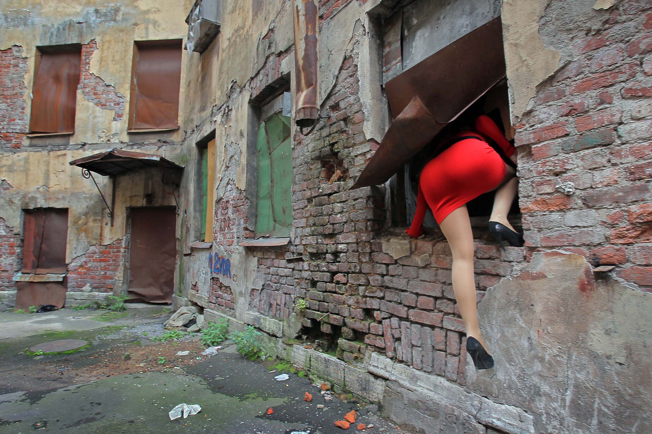 Загадка в красном платье. Фотограф Александр Петросян