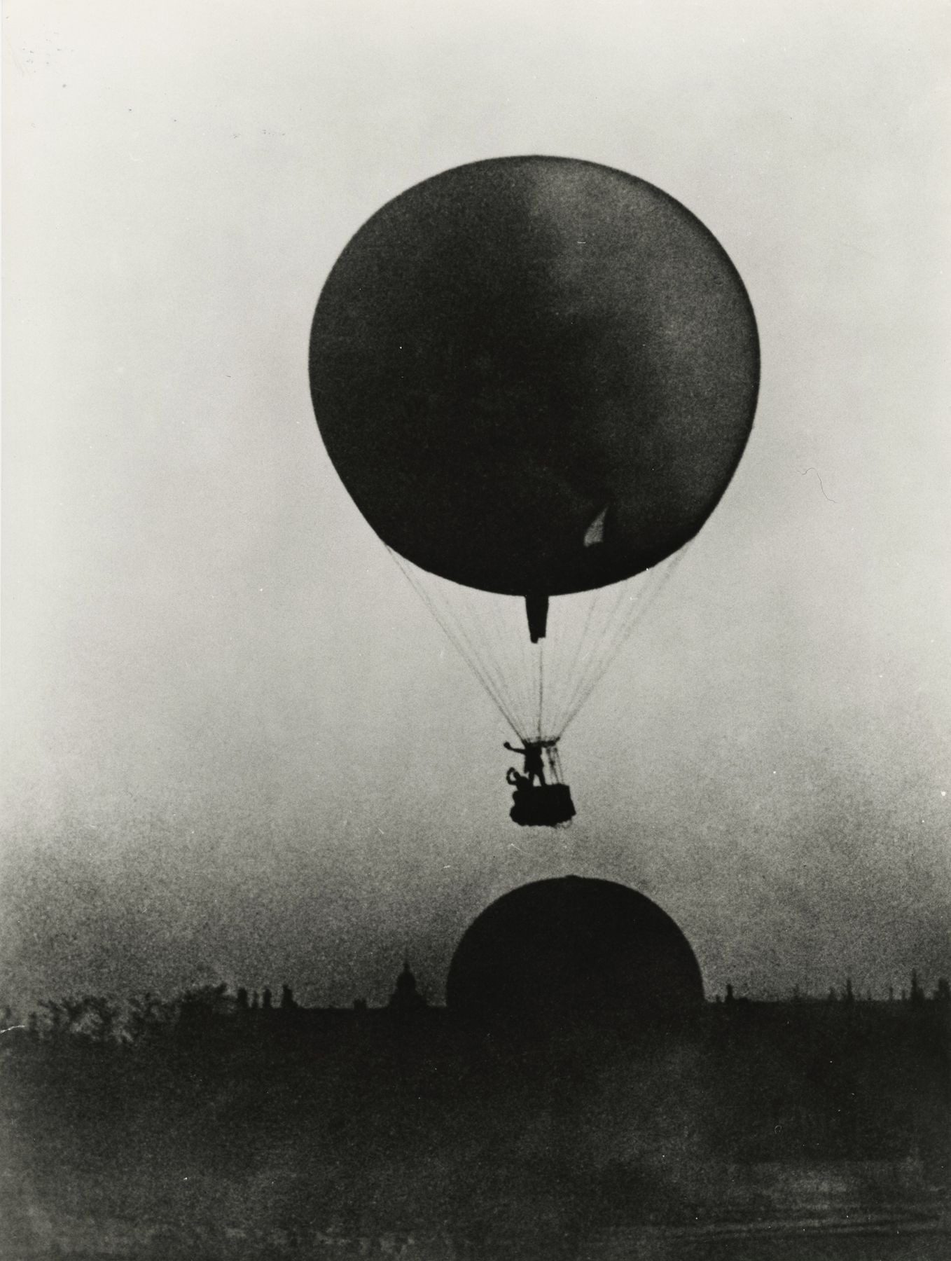 Воздушный шар в Тьюильри, Париж, 1906. Фотограф Жак Анри Лартиг