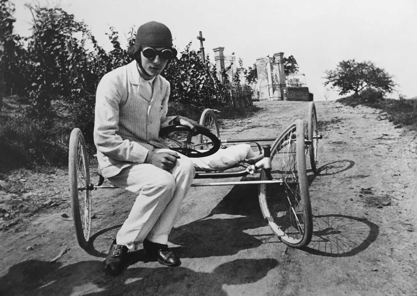 Изобретение Зиссу сломано, Руза, 1909,. Фотограф Жак Анри Лартиг