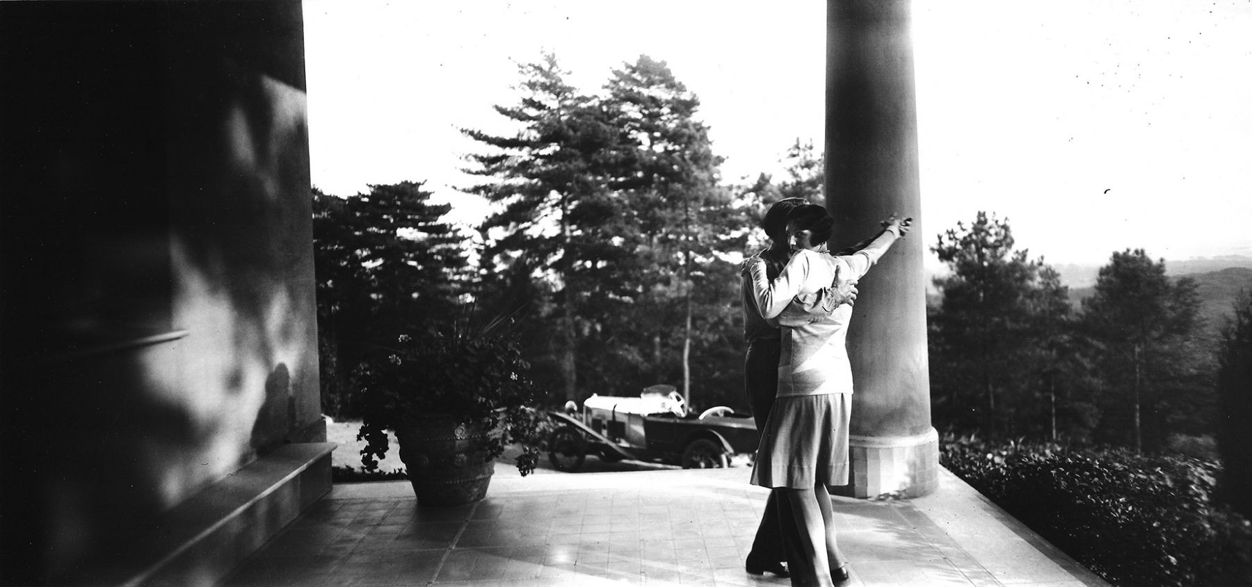 Танго Биби и доктора Букара, 1926. Фотограф Жак Анри Лартиг