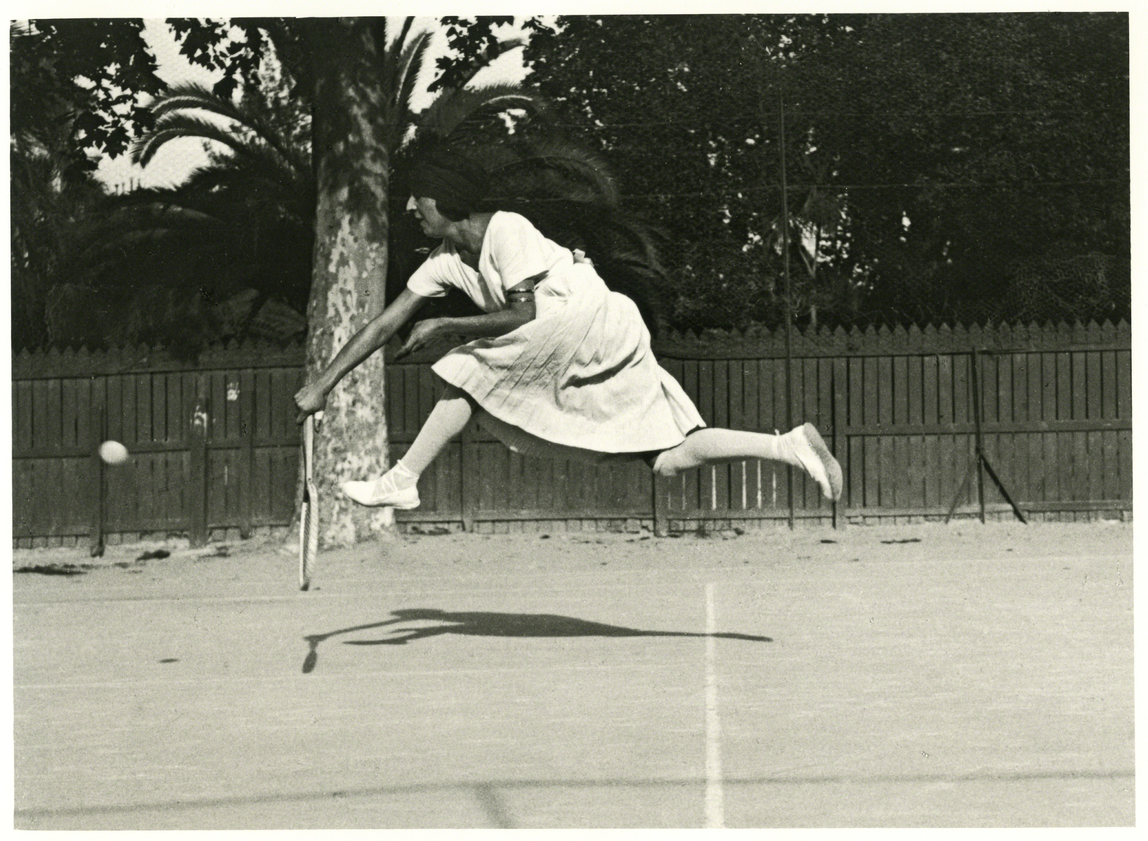 Сюзанна Ленглен, Канны, 1921. Фотограф Жак Анри Лартиг